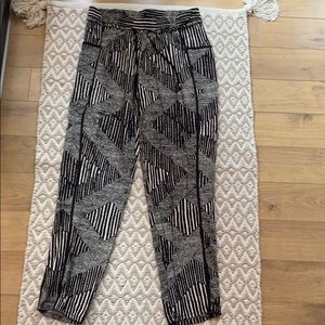 Hei Hei drawstring black & white pattern pants